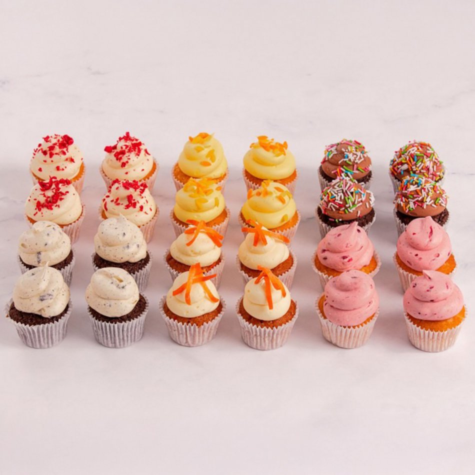 Mini Cupcakes (24 stuks) – Mix van Vanille, Chocolade en Carrot Cake