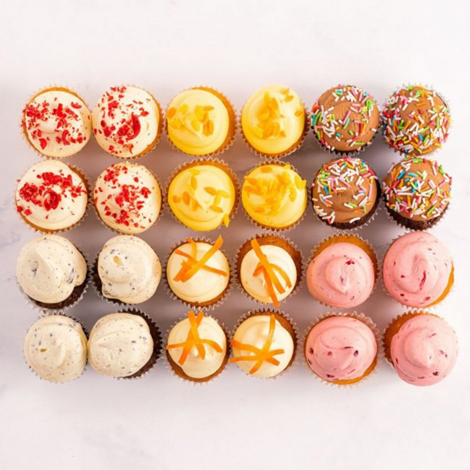 Mini Cupcakes (24 stuks) – Mix van Vanille, Chocolade en Carrot Cake
